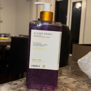 TRULY Glazed Donut Hydra-Silk Renewing Body Wash - Purple with Gold Pump